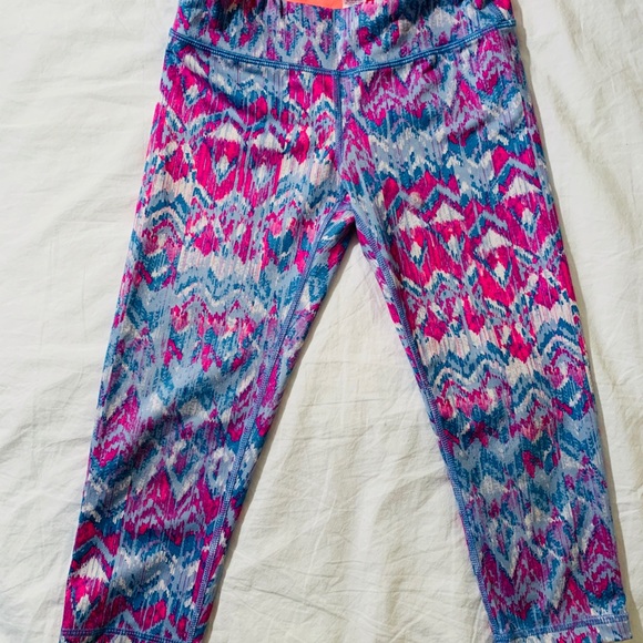 Lululemon- ivivva Rhythmic Crop Size 10 - Picture 2 of 3